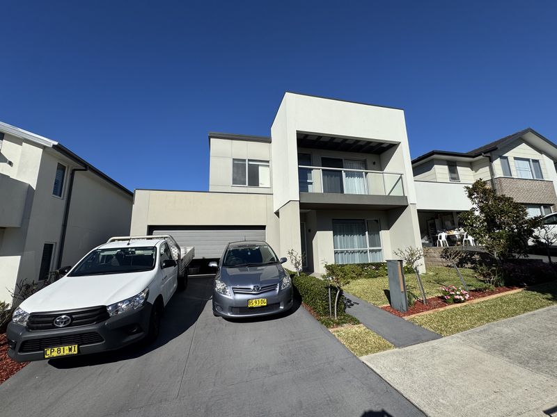 8 Hennessy Avenue, Moorebank