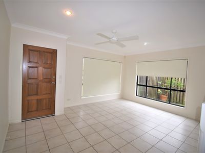 1 / 6 Crosby Avenue, Pacific Pines