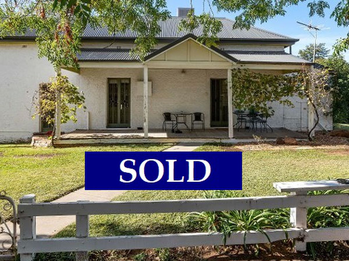 90 96 Larmer Street, Narrandera BANKS & NOBLE Real Estate