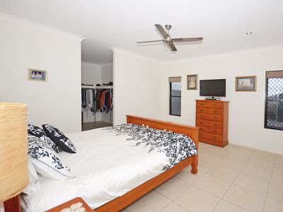 7 LAKES BOULEVARD, Burrum Heads