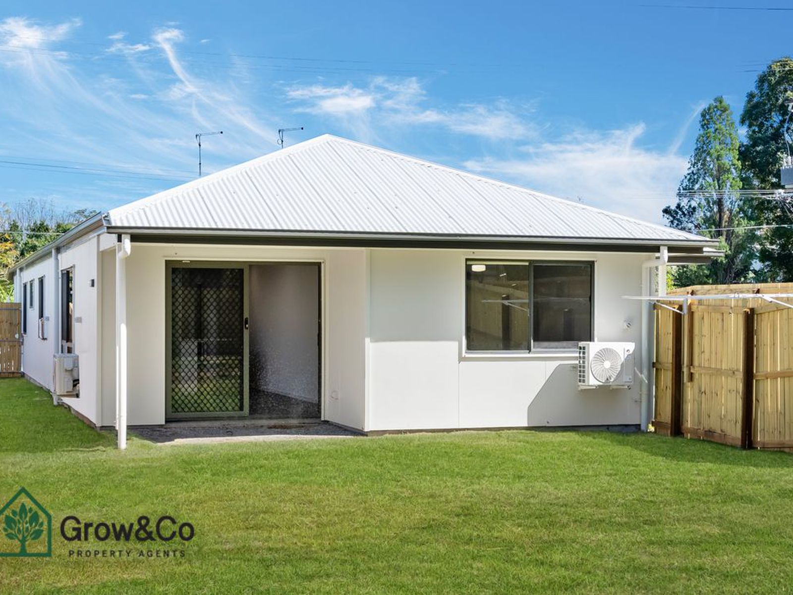 Investor or Two families! under $1.15 m Dual Home 
