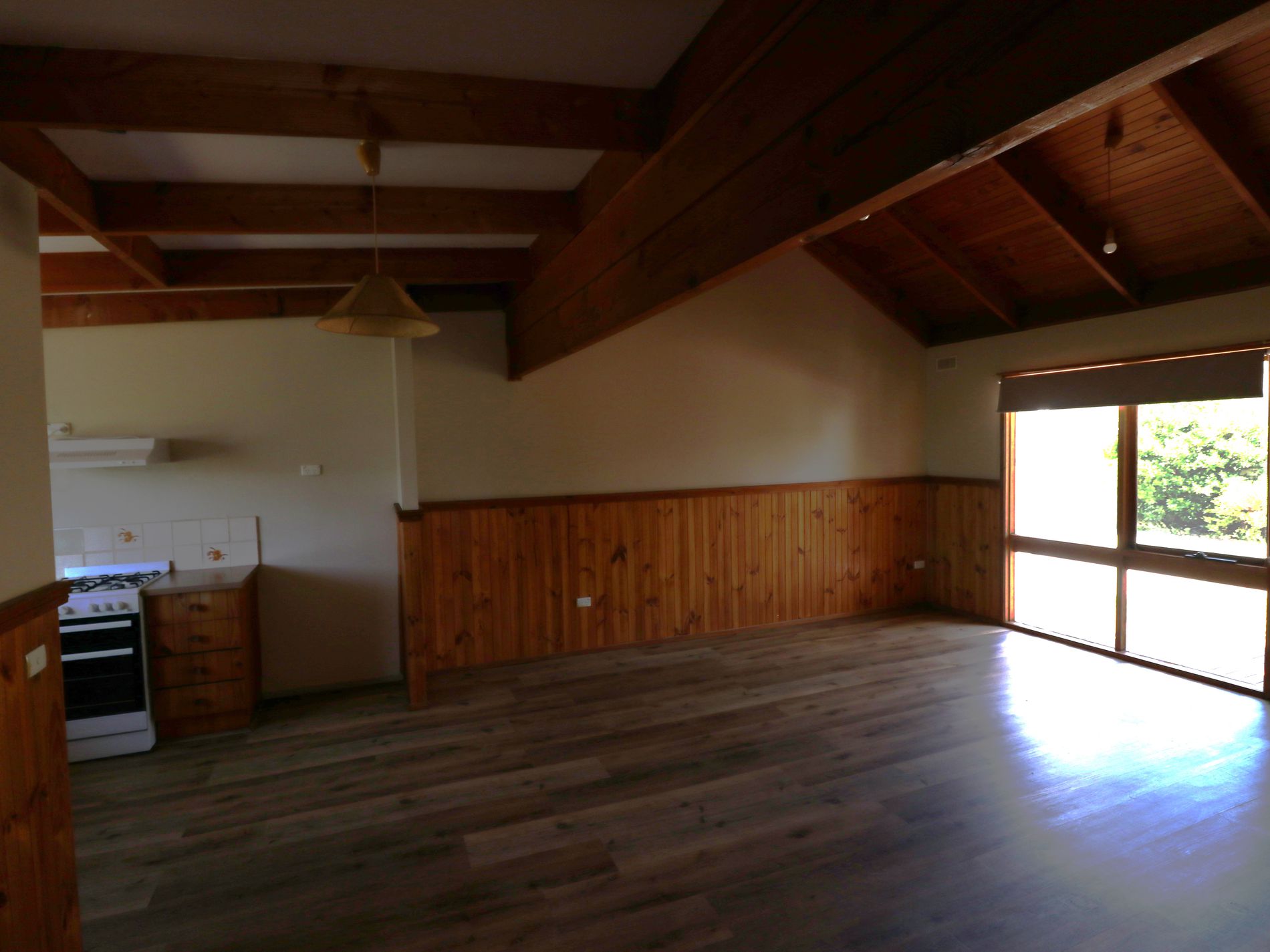 10 2- 6 Albert Street, Seymour