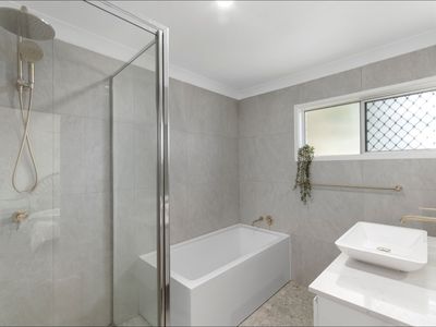18 Allamanda Crescent, Annandale