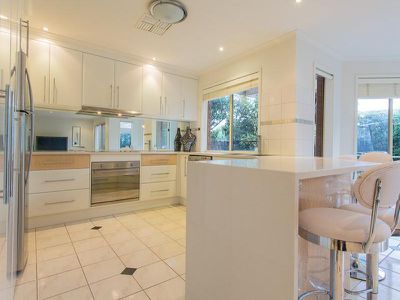 17 AVONDALE DRIVE, Wodonga