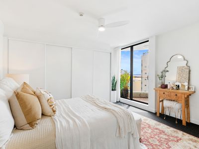 1402 / 41 Labrador Street, Labrador