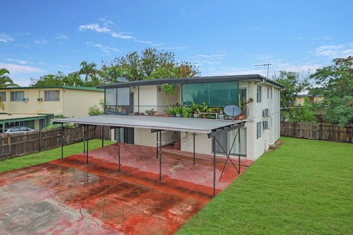 Freshly Updated Unit in Quiet Heatley Complex
