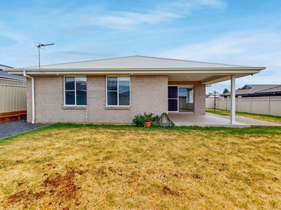 64 Champagne Drive, Dubbo