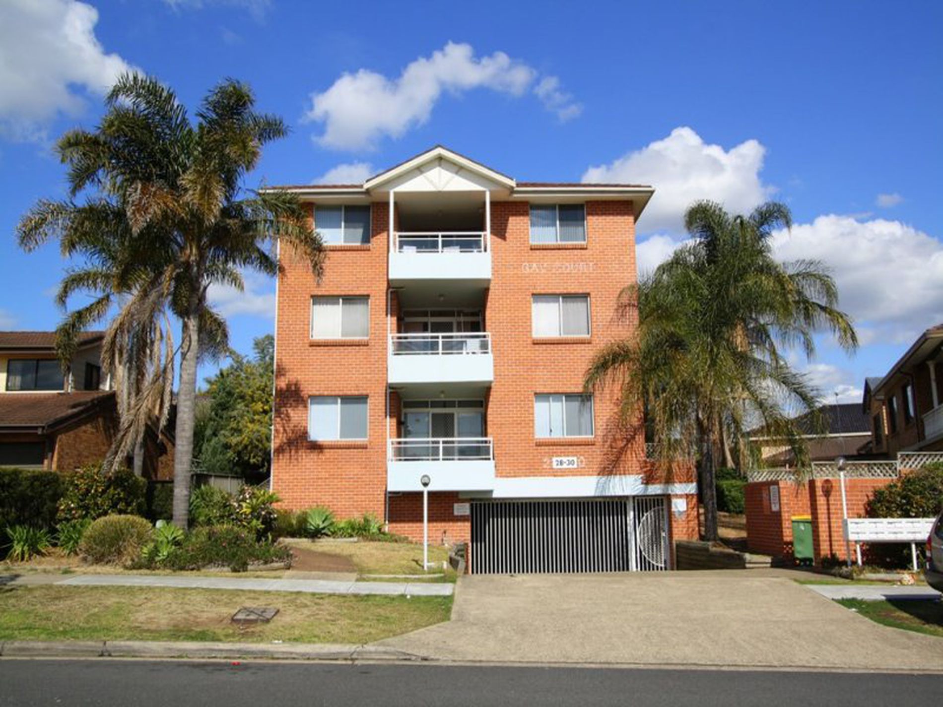 8 / 28 White Avenue, Bankstown
