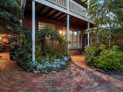 37 Myrtle Grove, Altona