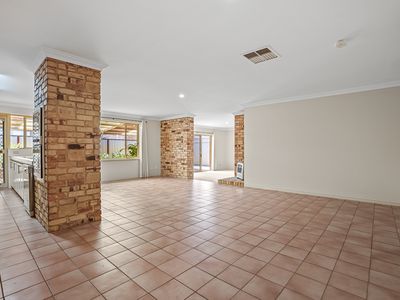 16 Frigate Close, Waikiki