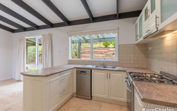 4 Simmons Close, Cockatoo
