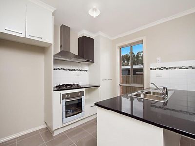 2 / 4 Rosemary Court, Golden Square