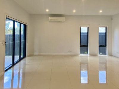 1 / 10 Tamarisk Avenue, Glen Waverley