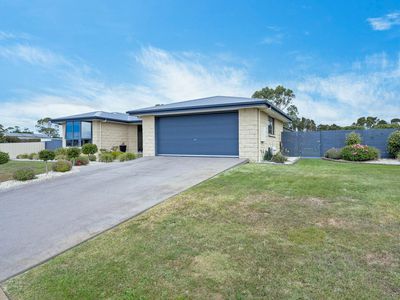 13 Sandy Crescent, Wynyard