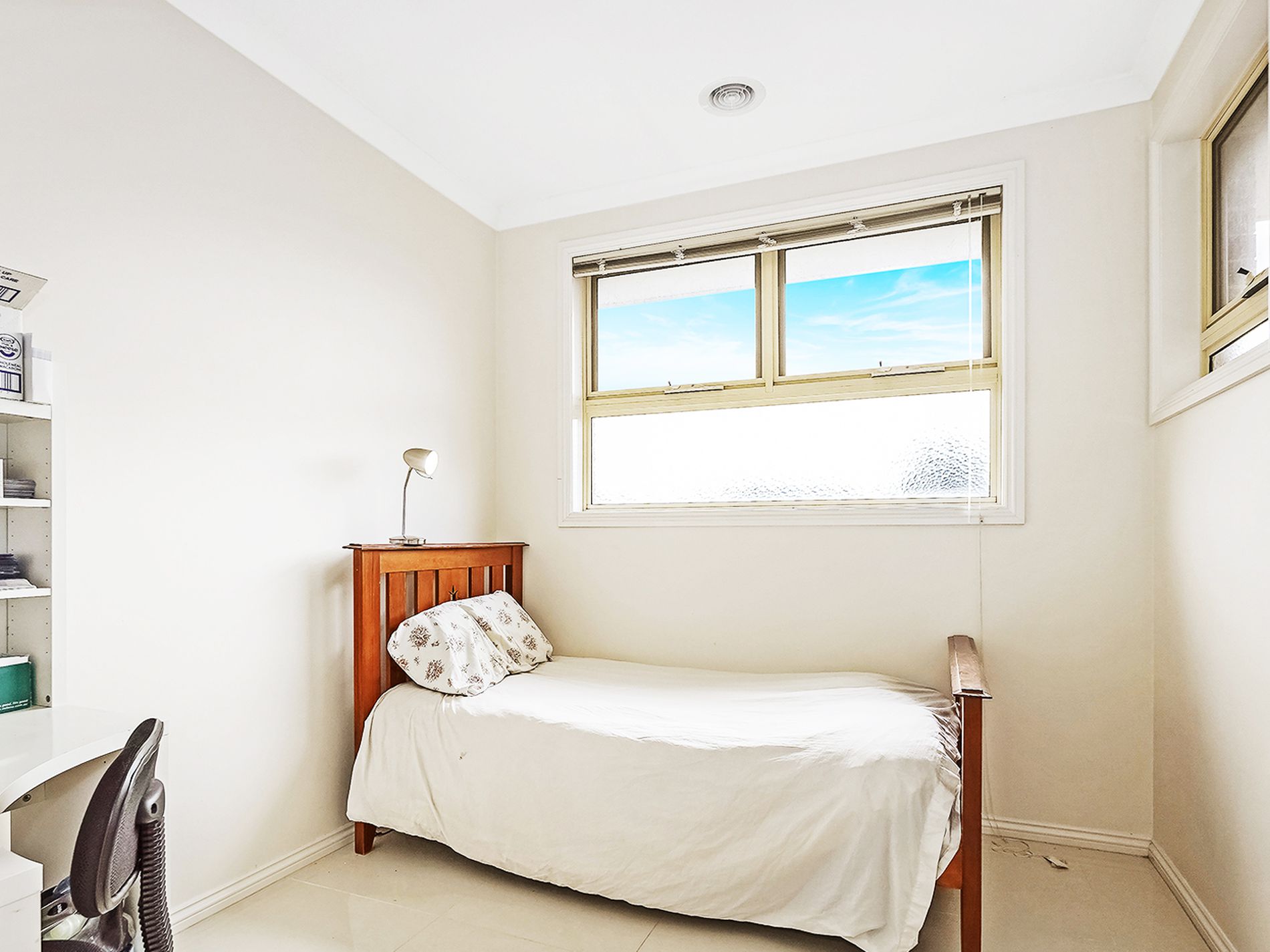 2 / 5 Risdon Drive, Notting Hill