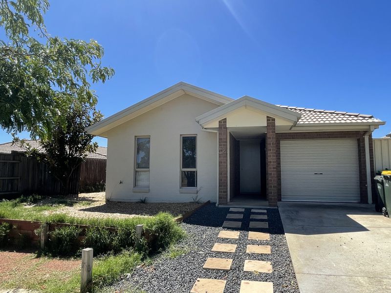 64 Hollows Circuit, Macgregor