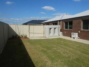 2 / 110 Greta Drive, Hamilton Valley