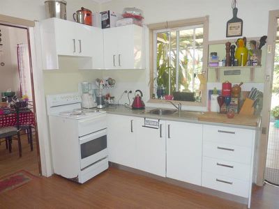 7 Glenavon Ave, Beverly Hills