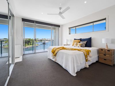 49 Harbourvue Court, Helensvale