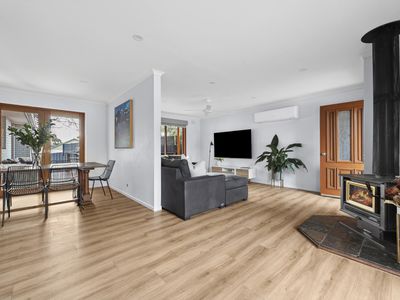 2 Pembroke Drive, Somerville