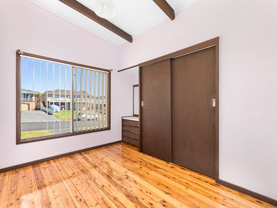 28 Sunset Boulevard, Kianga