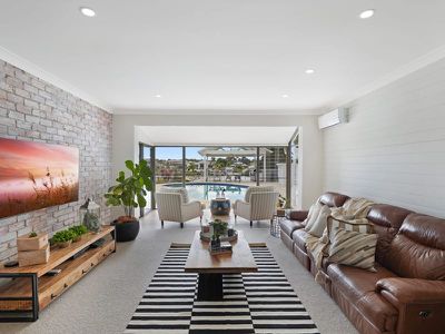 4 Garden Grove, Carrara