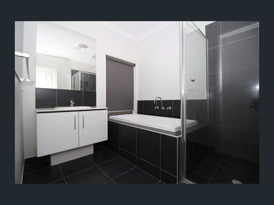 35 Bradshaw Ave, Craigieburn