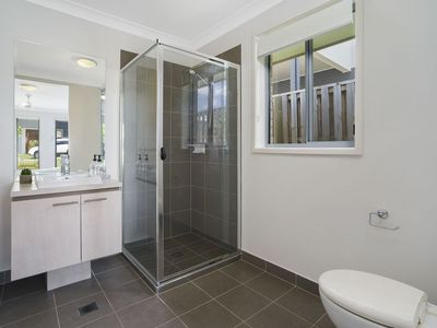 10 APRIL CRESCENT, Bridgeman Downs