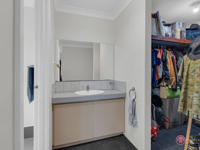 33 Redheart Drive, Thornlie