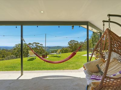 12 Scenic View, Razorback