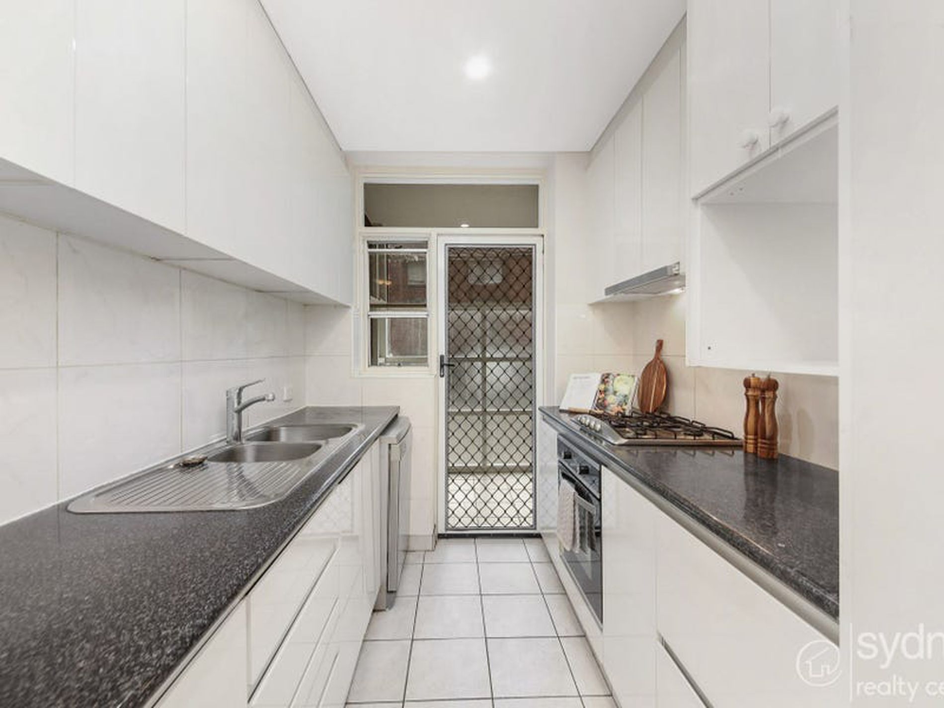 2 / 28 Evans Avenue, Eastlakes