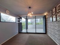 unit 201 / 8 Hunt Street, Hamilton