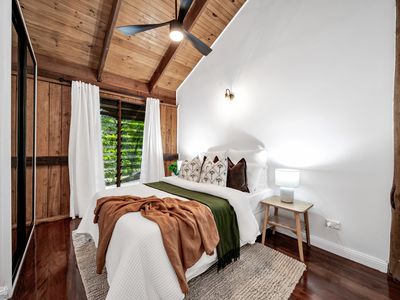 4 Cananga Close, Kamerunga
