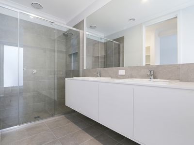 34 DARTNELL CRESCENT, Wodonga