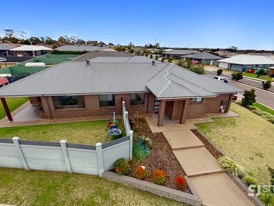 40 Magnolia Boulevard, Dubbo