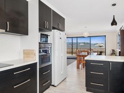 8 Sunsail Street, Snug