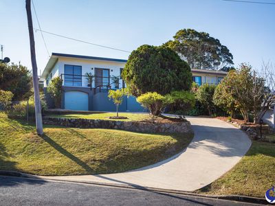 16 Collins Crescent, Narooma