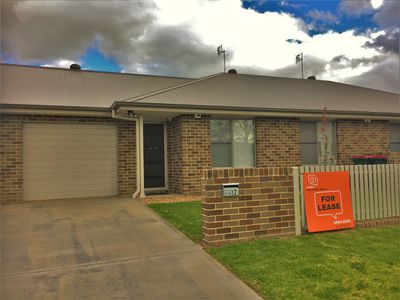 2 / 91A Macleay Street, Dubbo