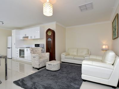 10 Fairy Parade, Alkimos