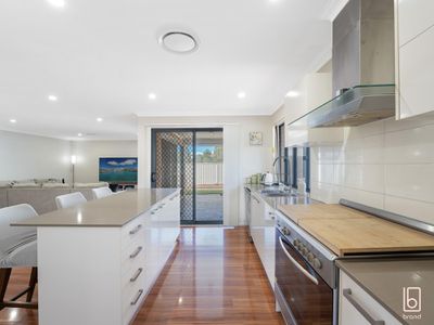 37 Grasstree Avenue, Woongarrah