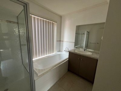 28 Edgevale Way, Tarneit