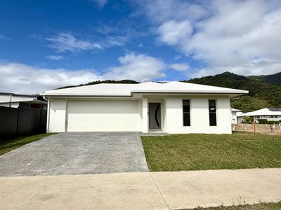 16  Lakeside Drive, Smithfield