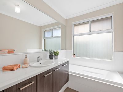 11 Barnard Grove, Byford