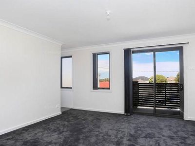 2/18 Codrington Street, Fairfield