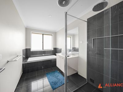 2 Riverine Street, Wollert