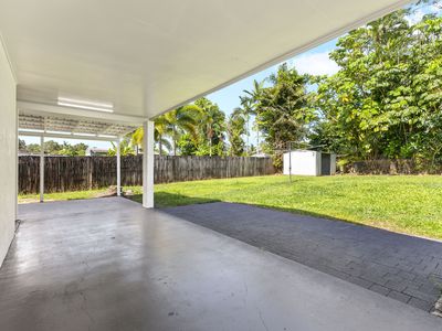 25 Hollywood Boulevard, White Rock