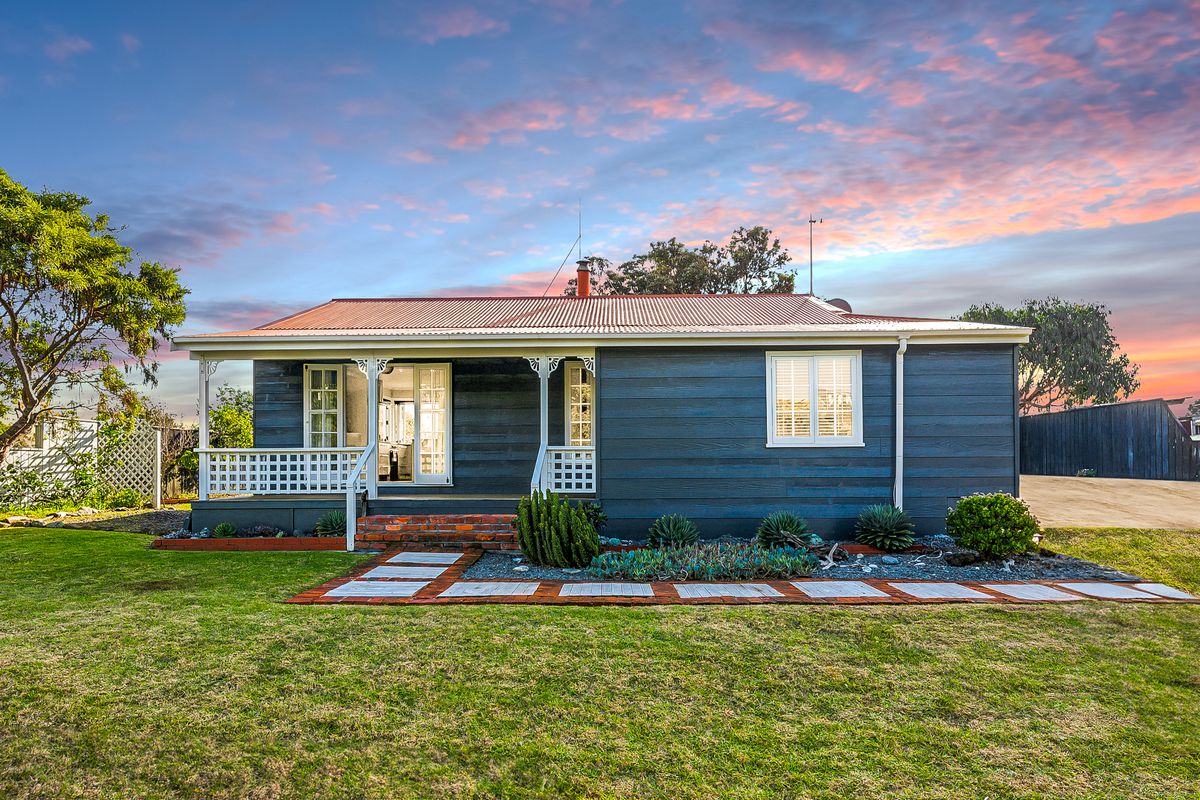 12 Hicks Crescent, Waikanae Beach