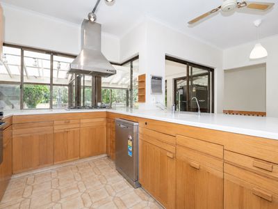 5 Lakeside Road, Churchlands