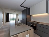 802 / 111 Jane Street, West End