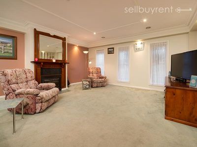 2 FADE COURT, Wodonga